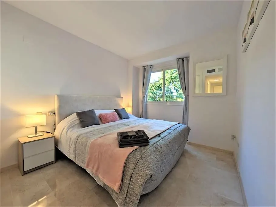 R23 Los Lagos 2 Bedroom Flat Marbella