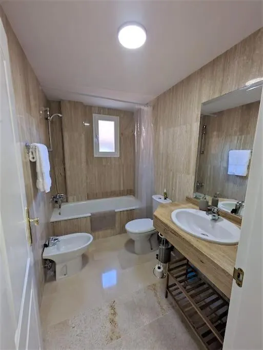 R23 Los Lagos 2 Bedroom Flat Marbella 0*,  Spain
