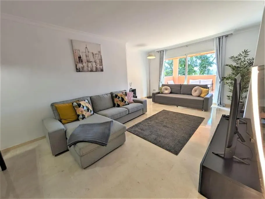 R23 Los Lagos 2 Bedroom Flat Marbella Apartment